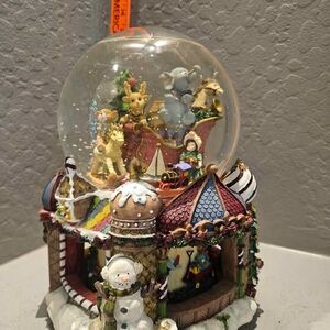 Christmas Musical Light Up Revolving Snowglobe 8"